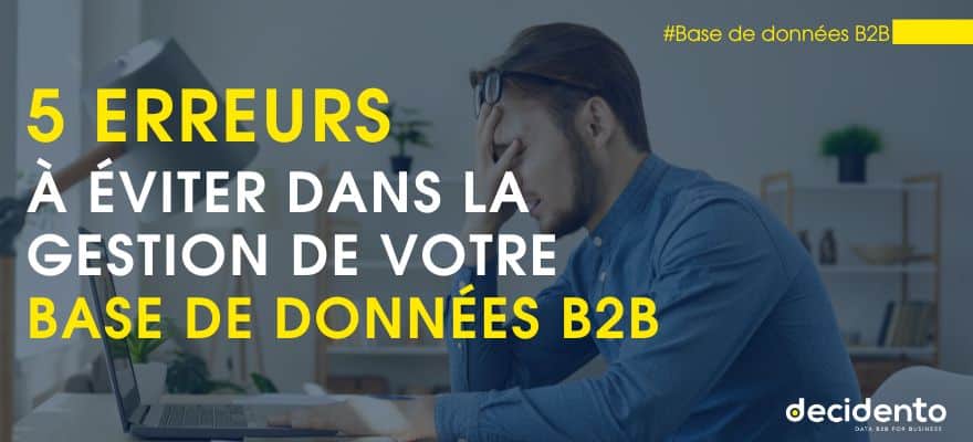 Homme stressé devant ordinateur, erreurs base de données B2B.