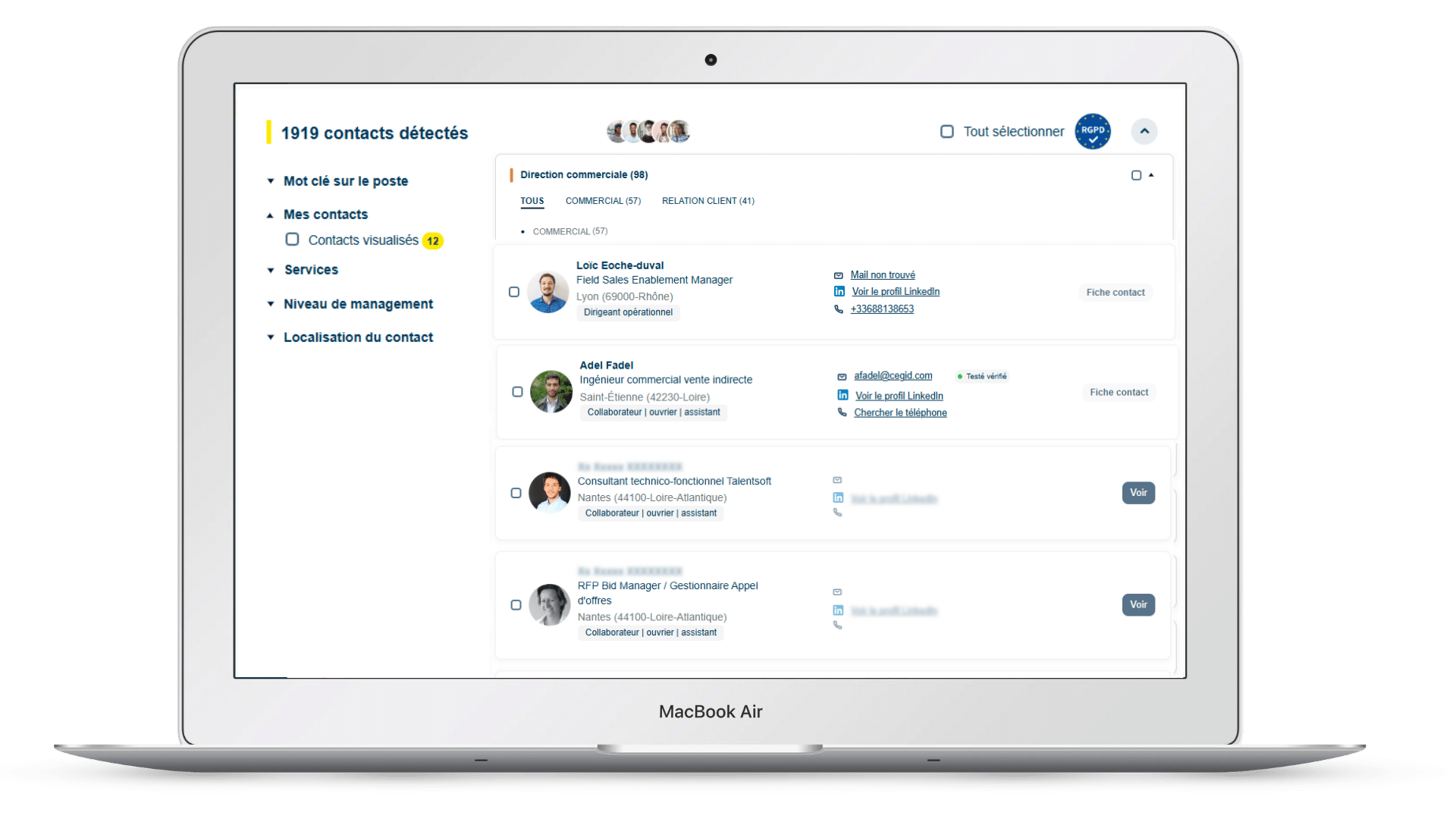 Liste des contacts professionnels sur ordinateur portable.