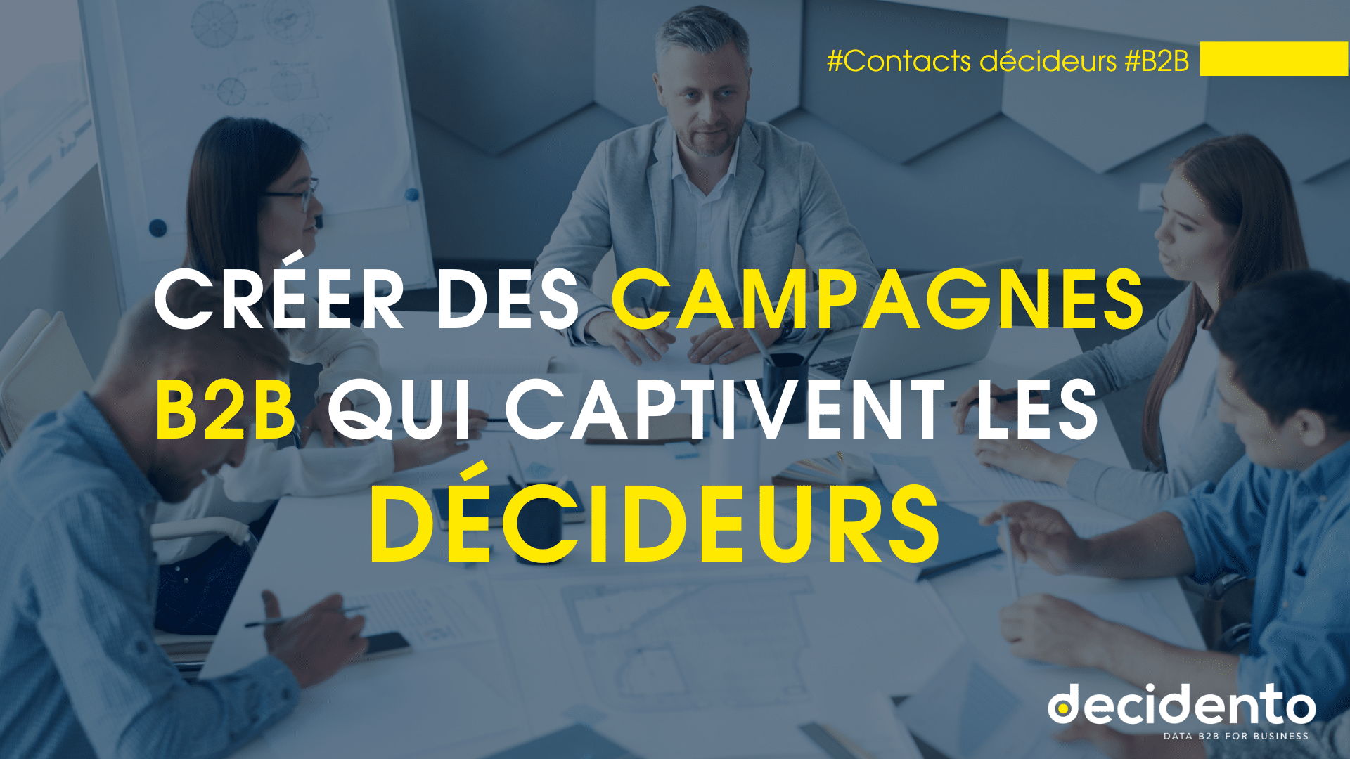 Réunion de travail sur campagnes B2B pour décideurs.